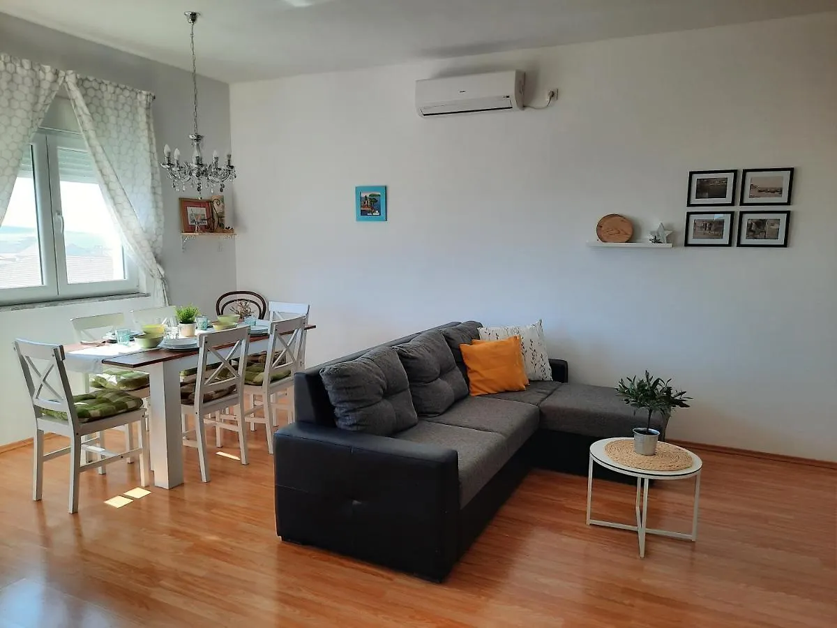 Bella Mandre Apartment