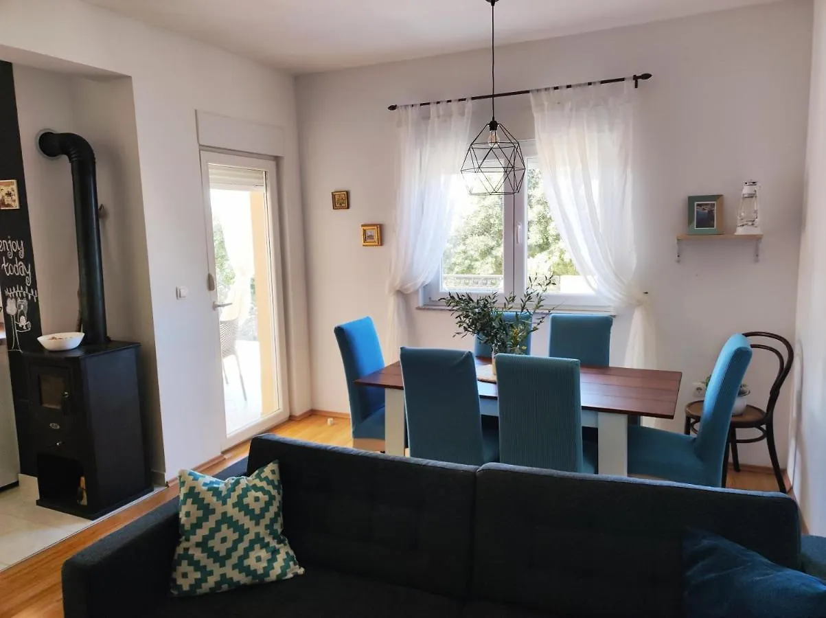 Bella Mandre Apartment