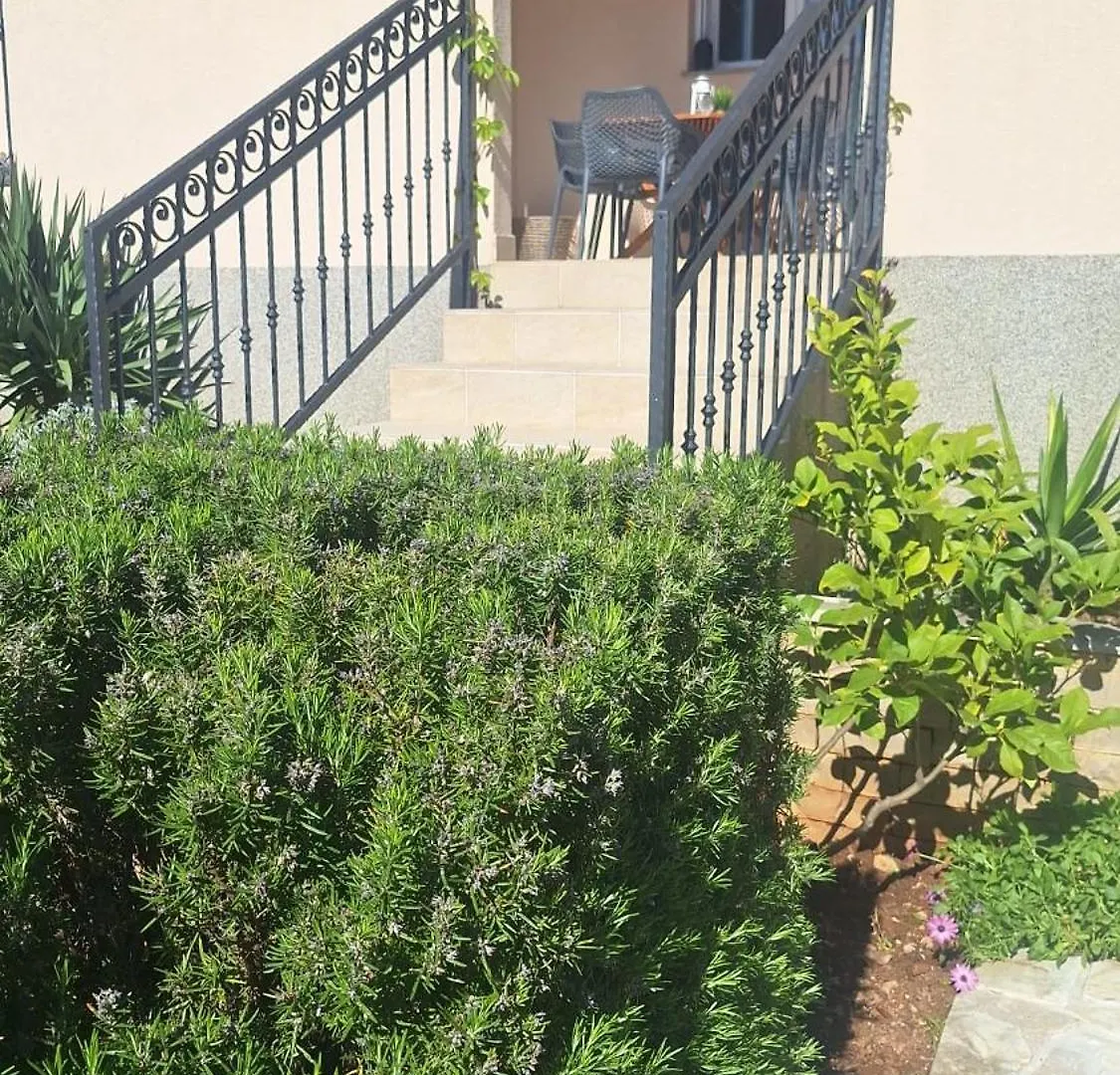 Bella Mandre Apartment